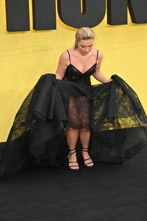 Florence Pugh feet photo thumbnail