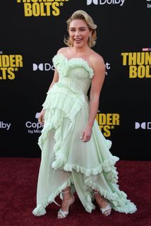 Florence Pugh feet photo thumbnail