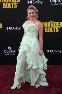 Florence Pugh feet photo thumbnail