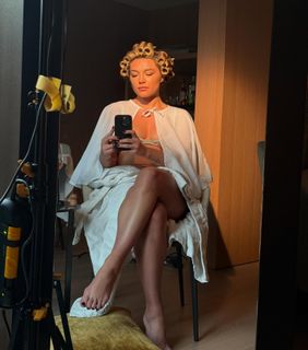 Florence Pugh feet photo 8