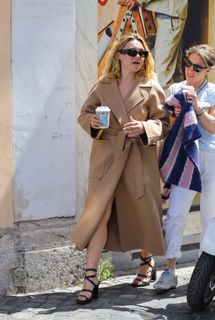 Florence Pugh feet photo 5