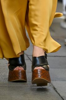 Florence Pugh feet photo 12