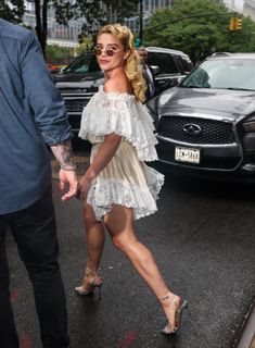 Florence Pugh feet photo 5