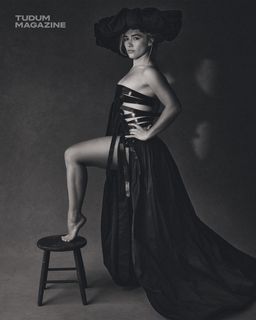 Florence Pugh feet photo 13