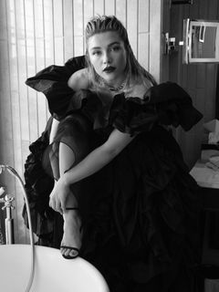Florence Pugh feet photo 11