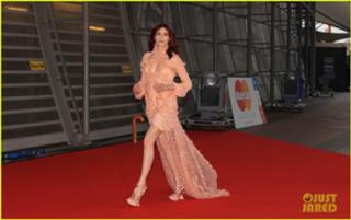 Florence Welch feet photo thumbnail