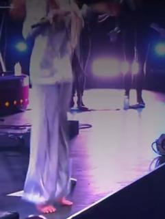 Florence Welch feet photo thumbnail