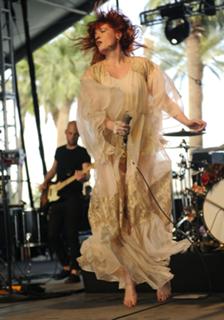 Florence Welch feet photo thumbnail