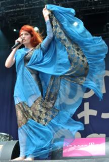 Florence Welch feet photo thumbnail