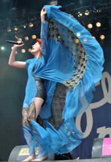 Florence Welch feet photo thumbnail