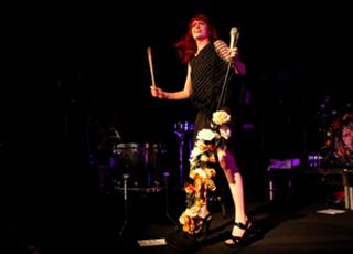 Florence Welch feet photo thumbnail
