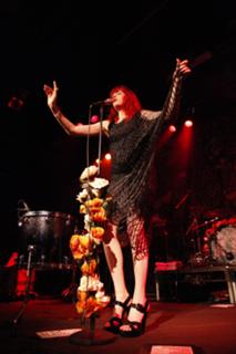 Florence Welch feet photo thumbnail