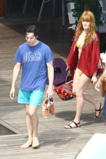 Florence Welch feet photo thumbnail