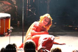 Florence Welch feet photo thumbnail