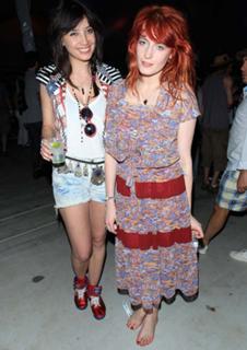 Florence Welch feet photo thumbnail