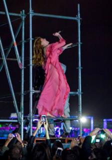 Florence Welch feet photo thumbnail