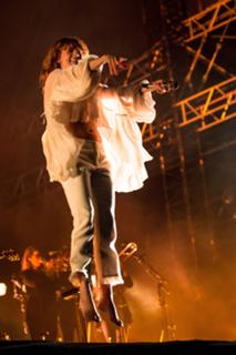 Florence Welch feet photo thumbnail