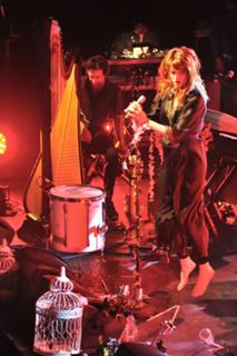 Florence Welch feet photo thumbnail