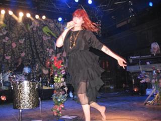 Florence Welch feet photo thumbnail