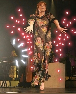 Florence Welch feet photo thumbnail