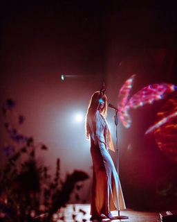 Florence Welch feet photo thumbnail