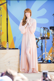 Florence Welch feet photo thumbnail