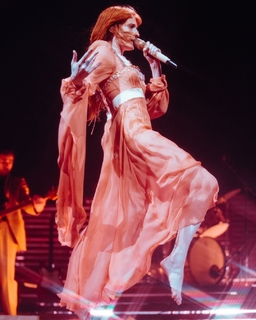 Florence Welch feet photo thumbnail