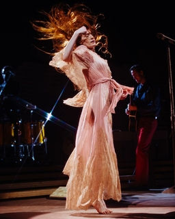 Florence Welch feet photo thumbnail