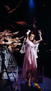 Florence Welch feet photo thumbnail
