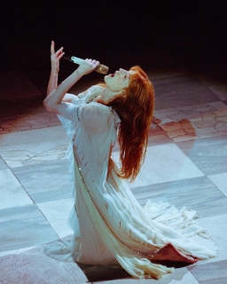 Florence Welch feet photo thumbnail