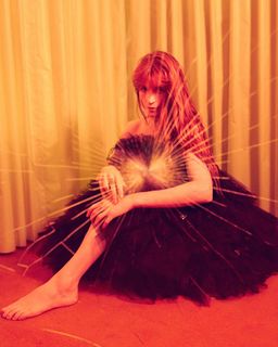 Florence Welch feet photo thumbnail