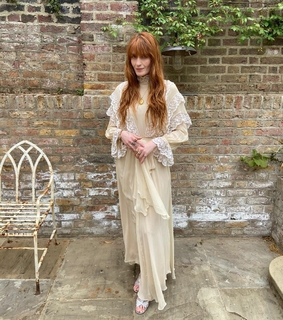 Florence Welch feet photo thumbnail