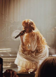 Florence Welch feet photo thumbnail