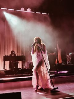 Florence Welch feet photo thumbnail