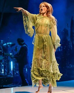 Florence Welch feet photo thumbnail