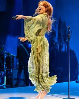 Florence Welch feet photo thumbnail