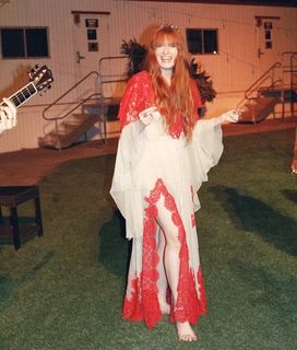 Florence Welch feet photo thumbnail
