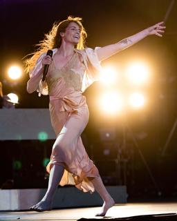 Florence Welch feet photo thumbnail