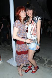 Florence Welch feet photo thumbnail