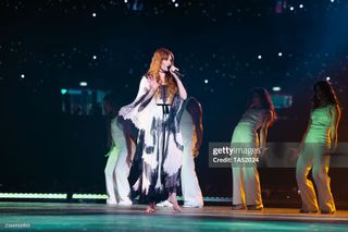 Florence Welch feet photo 4