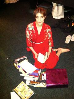 Florence Welch feet photo thumbnail