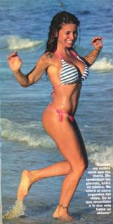 Florencia Peña feet photo thumbnail