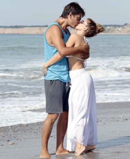 Florencia Peña feet photo thumbnail