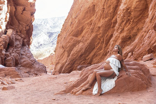 Florencia Peña feet photo thumbnail