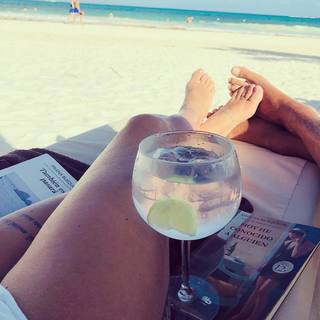 Florencia Peña feet photo thumbnail