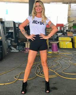 Florencia Peña feet photo thumbnail