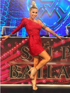 Florencia Peña feet photo thumbnail