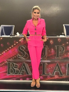 Florencia Peña feet photo thumbnail