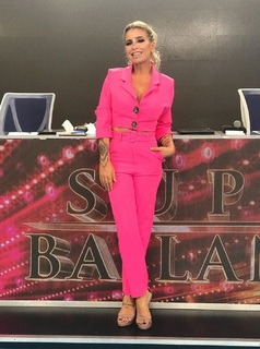 Florencia Peña feet photo thumbnail