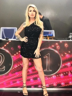 Florencia Peña feet photo thumbnail